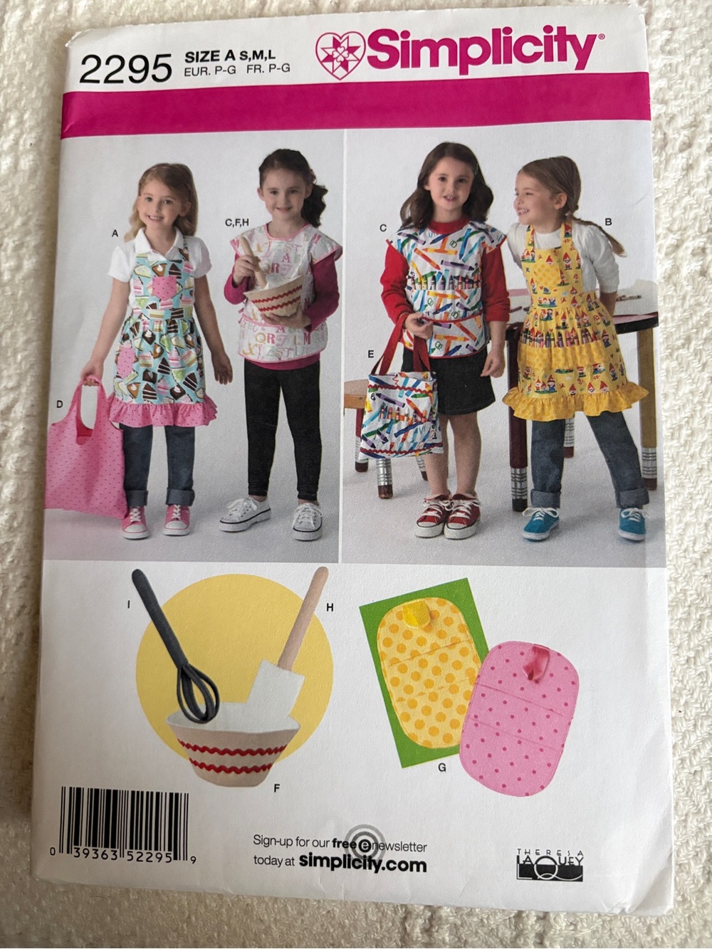 Simplicity Pattern 2295A for Child’s Apron and Accessories